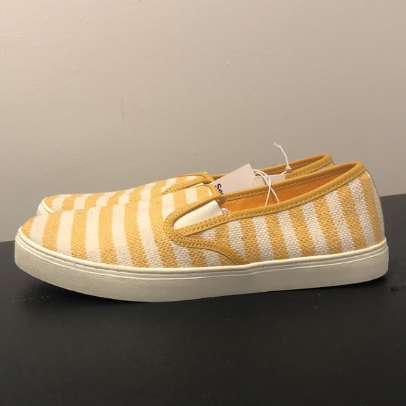 NWT Old Navy slip on sneakers - Picture 3 of 3